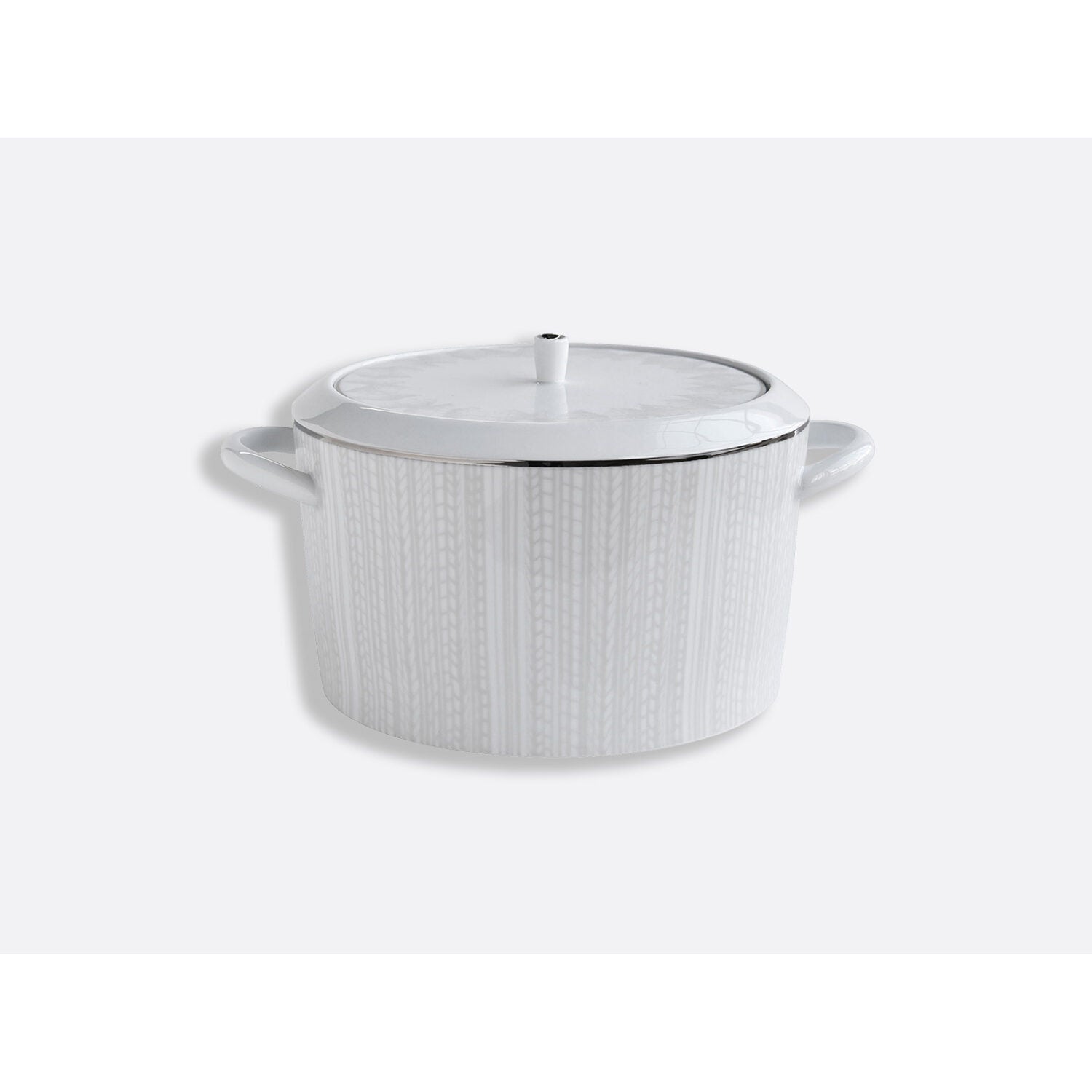 Bernardaud Soup tureen 68 oz, Limoges porcelain, Silva collection, on a white background