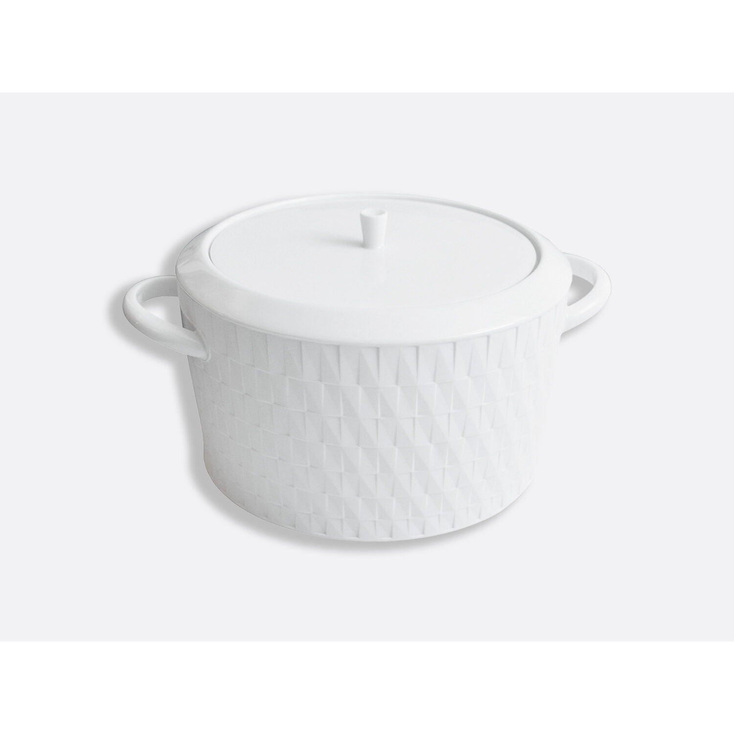 Bernardaud Soup tureen 68 oz Twist, Limoges porcelain, on a white background