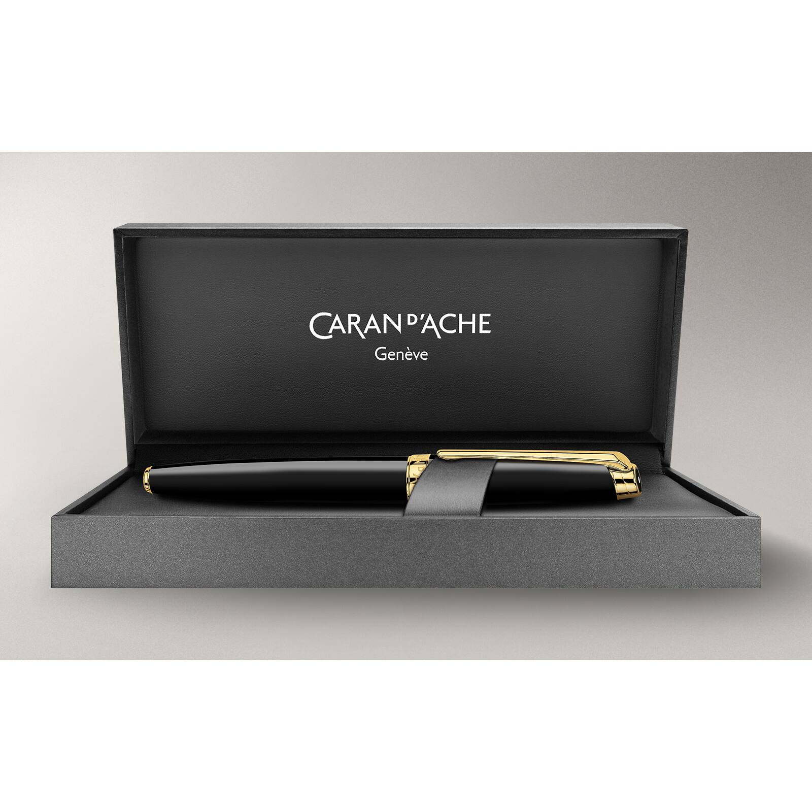 Caran d'Ache Léman Ebony Black Fountain Pen, Gold-Plated — detail view 2