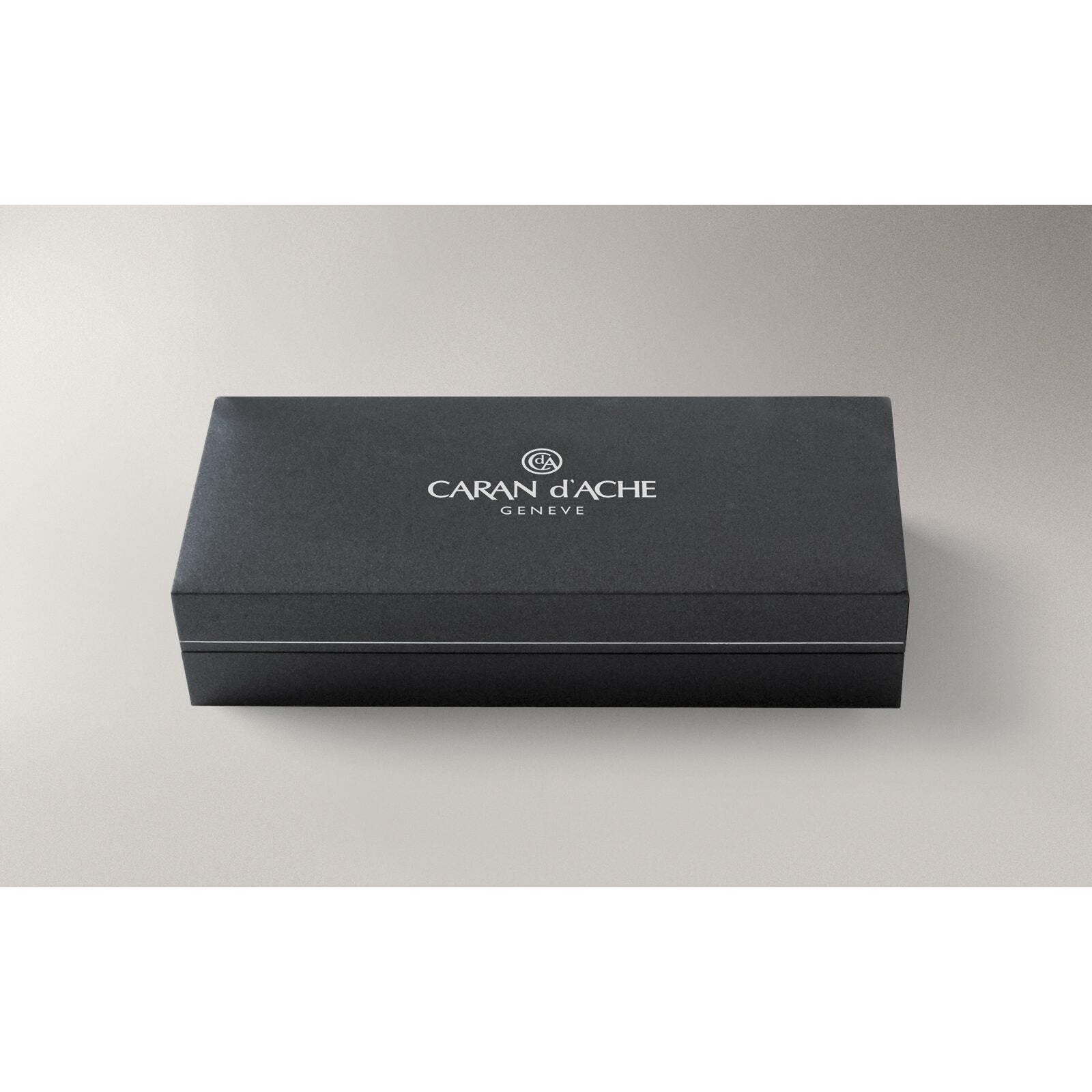 Caran d'Ache Léman Ebony Black Fountain Pen, Gold-Plated — detail view 3