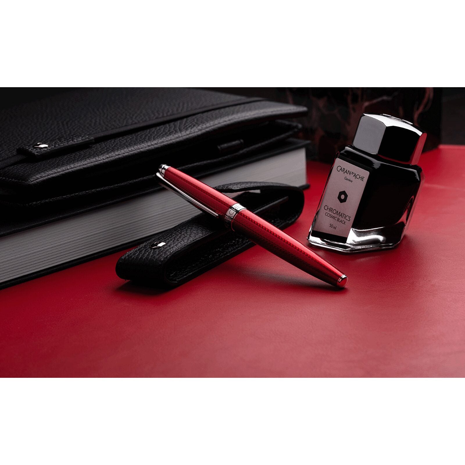 Caran d'Ache Léman Rouge Carmin Roller Pen — detail view 4