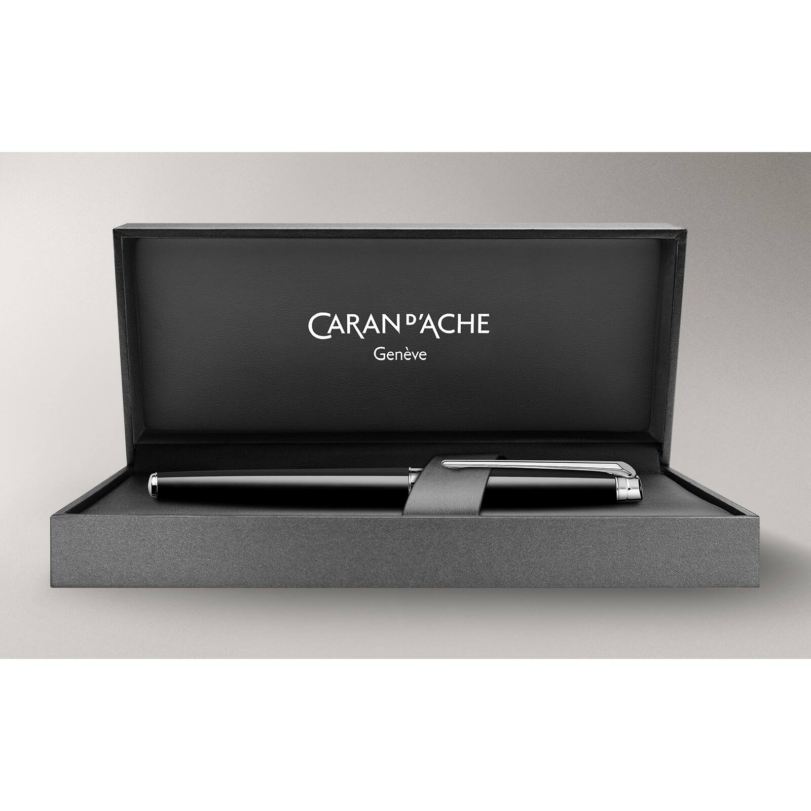 Caran d'Ache Léman Slim Black Fountain Pen — detail view 3