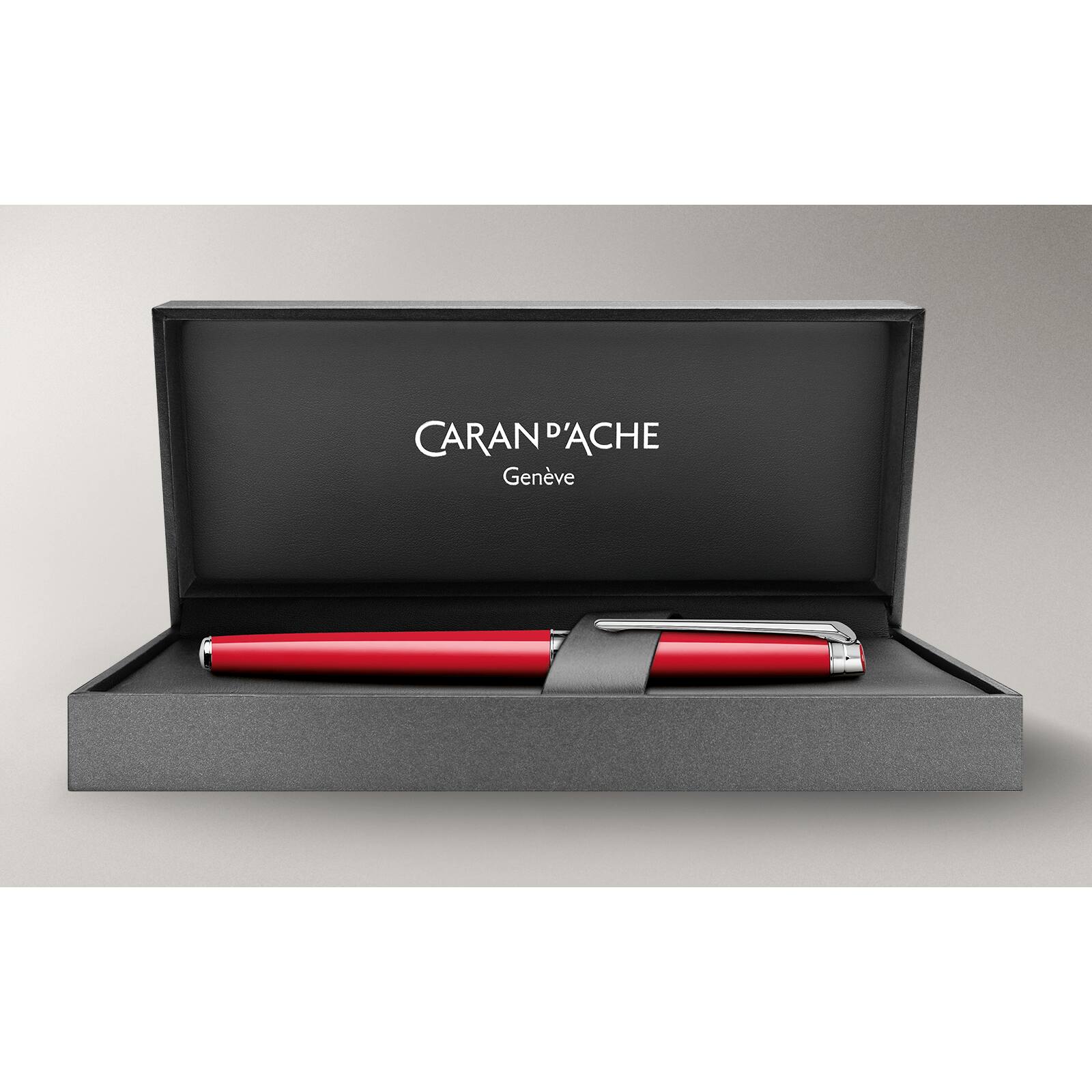 Caran d'Ache Léman Slim Scarlet Red Fountain Pen — detail view 3
