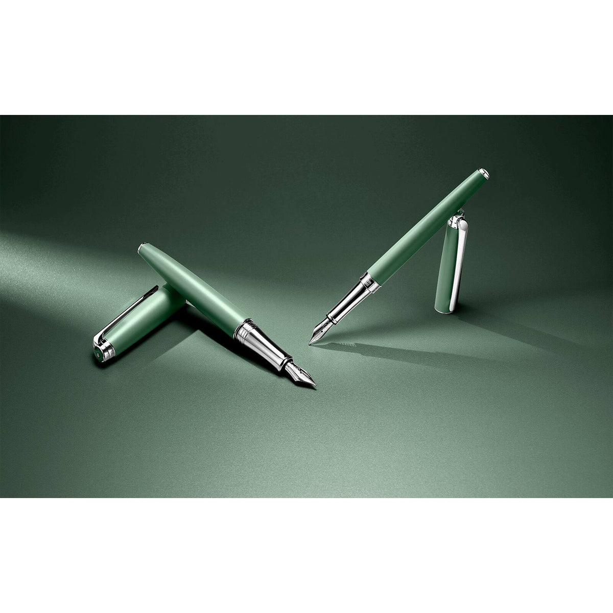 Caran d'Ache Léman Slim Vert de Gris Fountain Pen, Special Edition, detail view 6