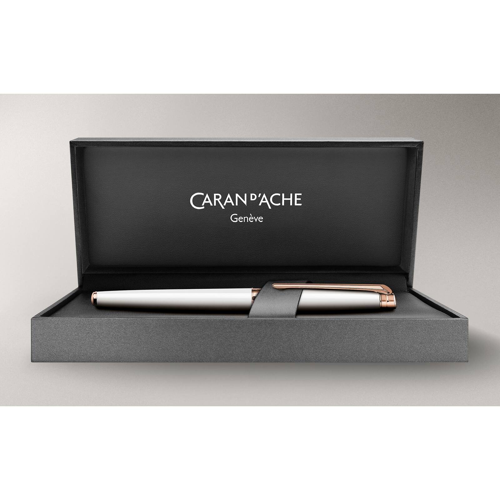 Caran d'Ache Léman Slim White Fountain Pen — detail view 3