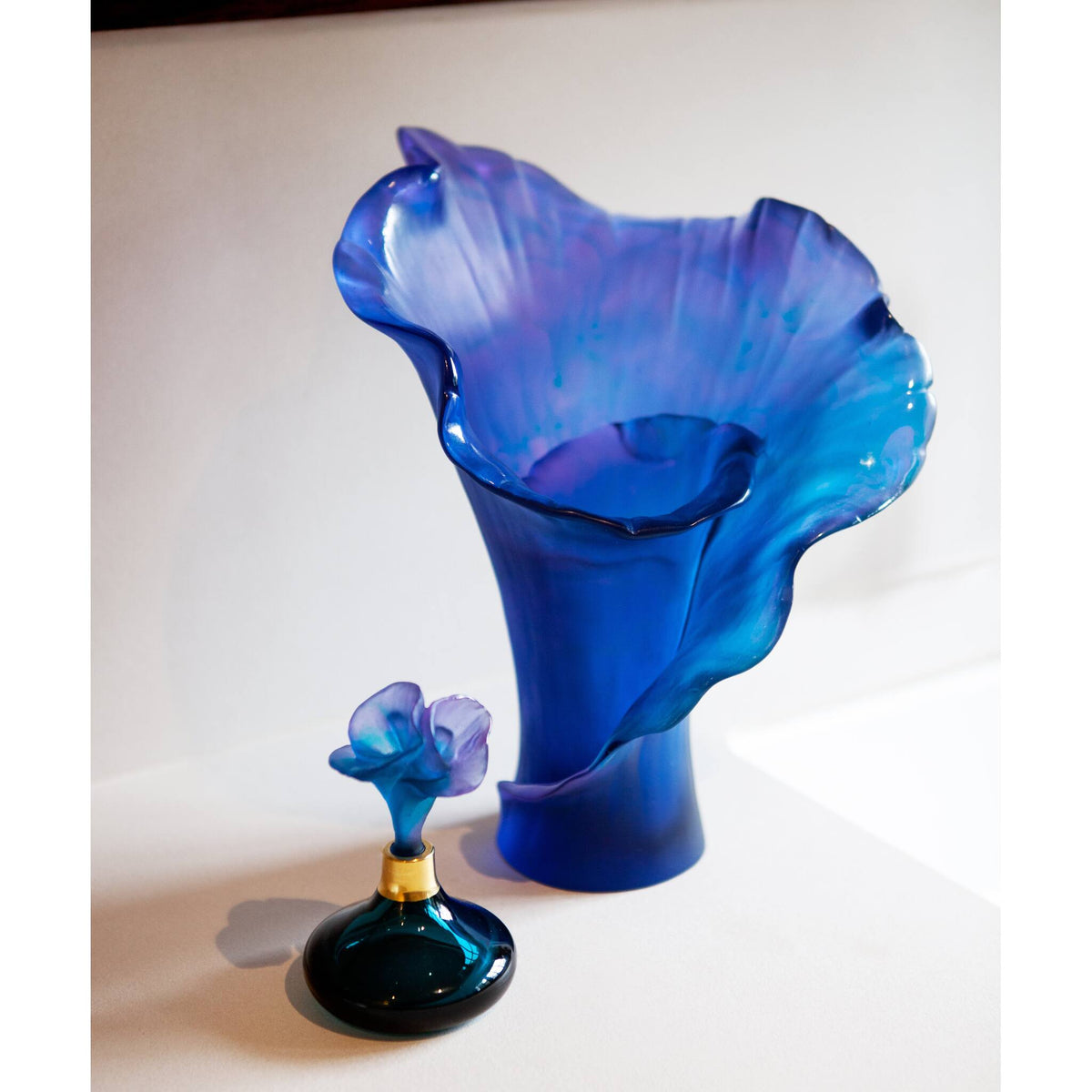 Daum Arum Medium Vase – Midnight Blue, alternate view