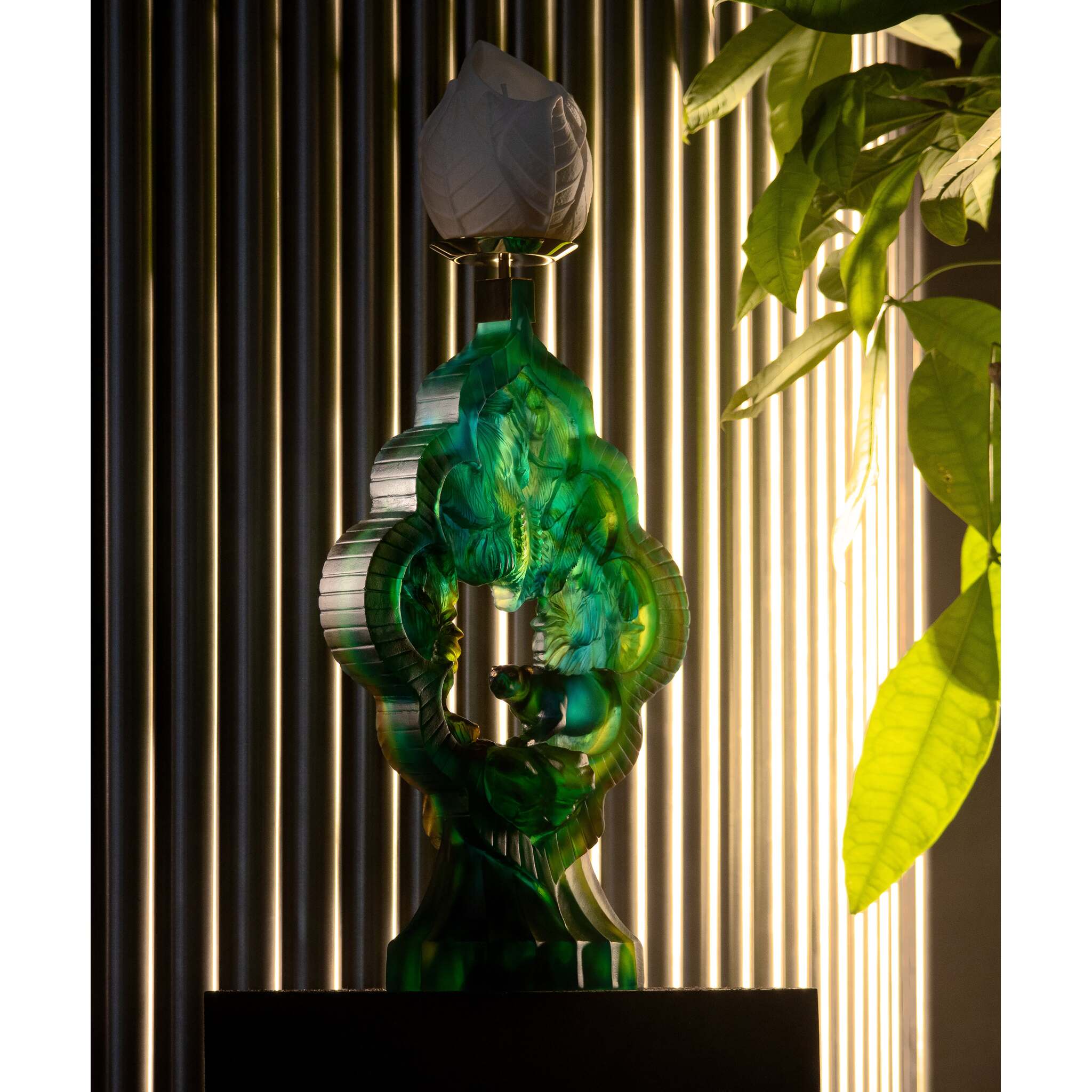 ヴィンテージ　ダウム　フランス　イーグル　クリスタル　彫刻　Daum Daum Le Trésor Perdu Panther Candleholder by Thomas Fuchs 25ex