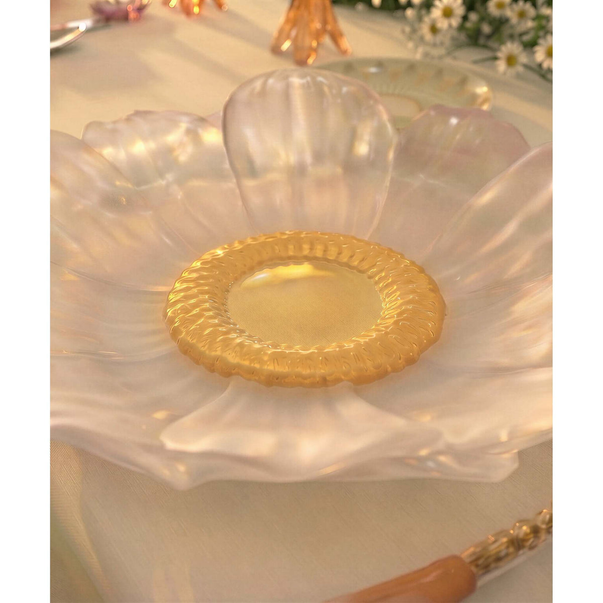 Daum Or D'Abeille Medium Presentation Flower Sculpture – White, alternate view