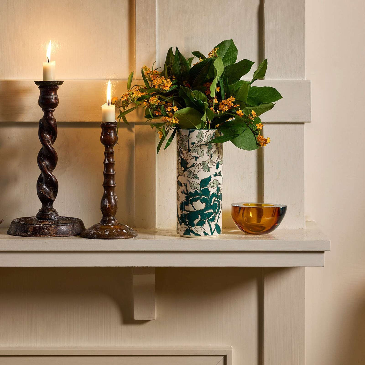 Gien Cylinder Vase Medium - Pivoines Vertes, lifestyle view