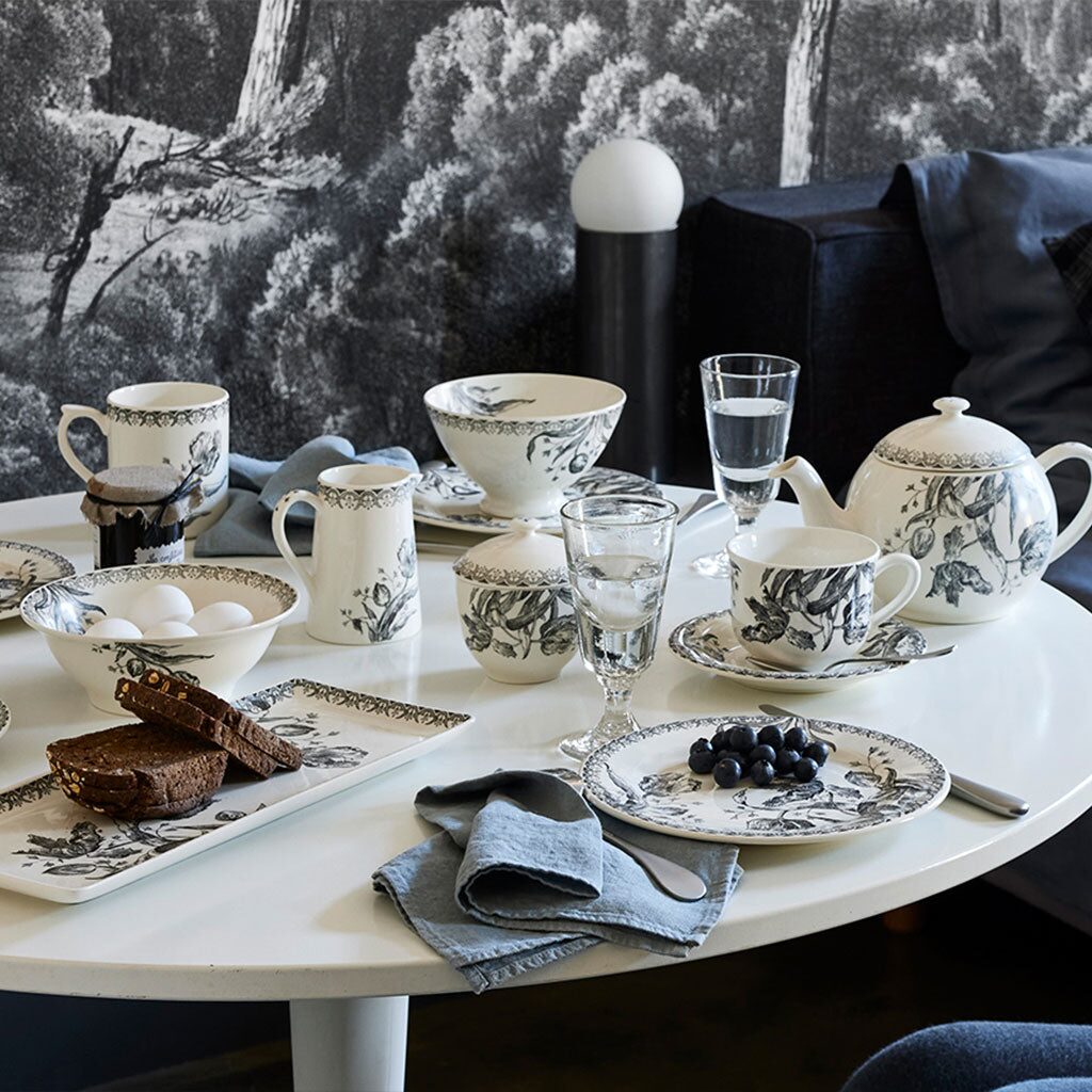 Gien Oblong Serving Tray - Tulipes, alternate view