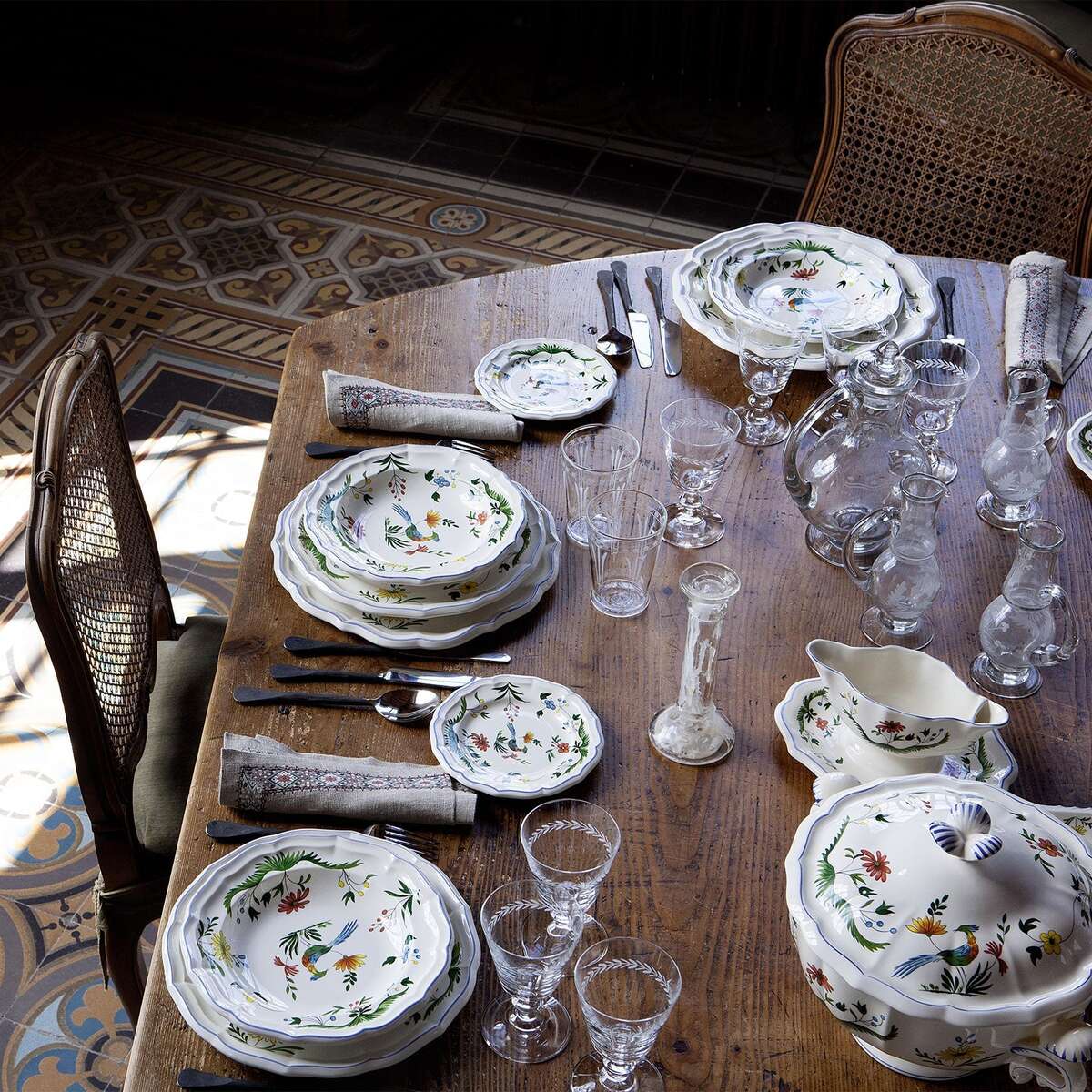 Gien Round Deep Dish- Oiseaux De Paradis Serving Bowl, alternate view