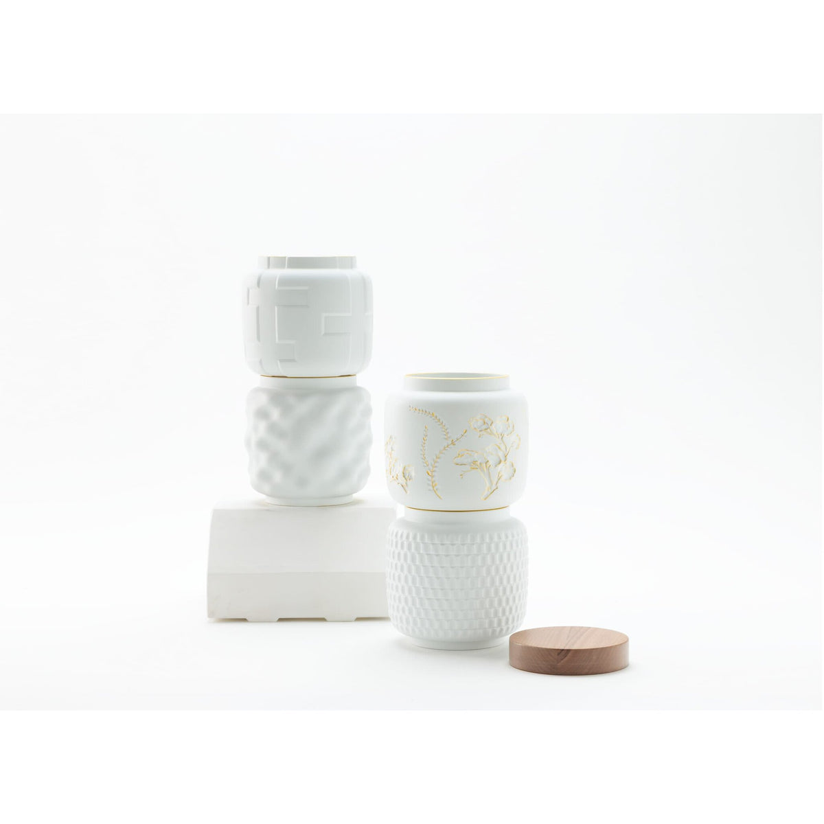 Ginori 1735 Officina Ultra Vase with Lid Cloud, Soft Organic Surfaces, view 8