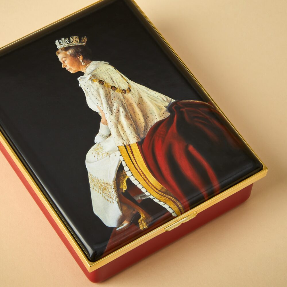 Halcyon Days Her Majesty Queen Elizabeth II By Richard Stone Enamel Box, alternate view