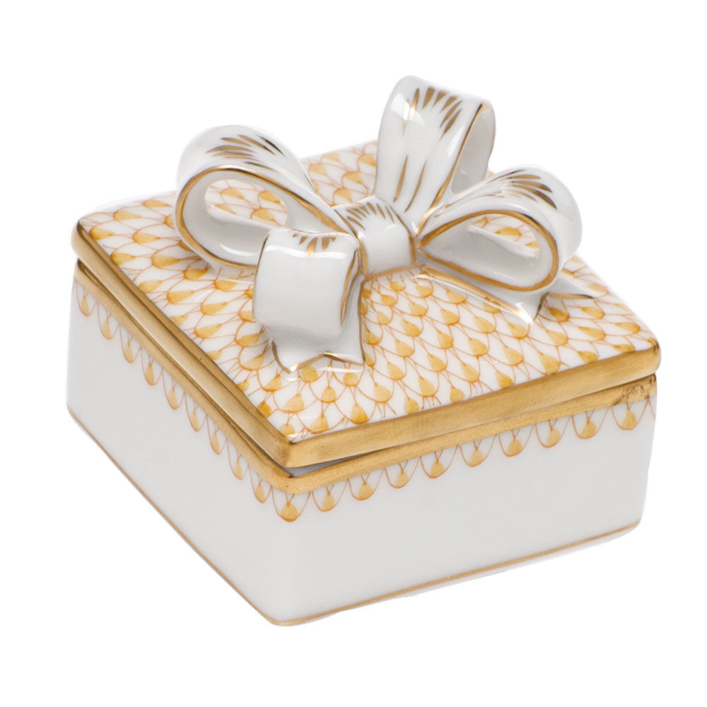 Butterscotoch fishnet Box with Bow figurine, hand-painted Herend porcelain with 24k gold accents
