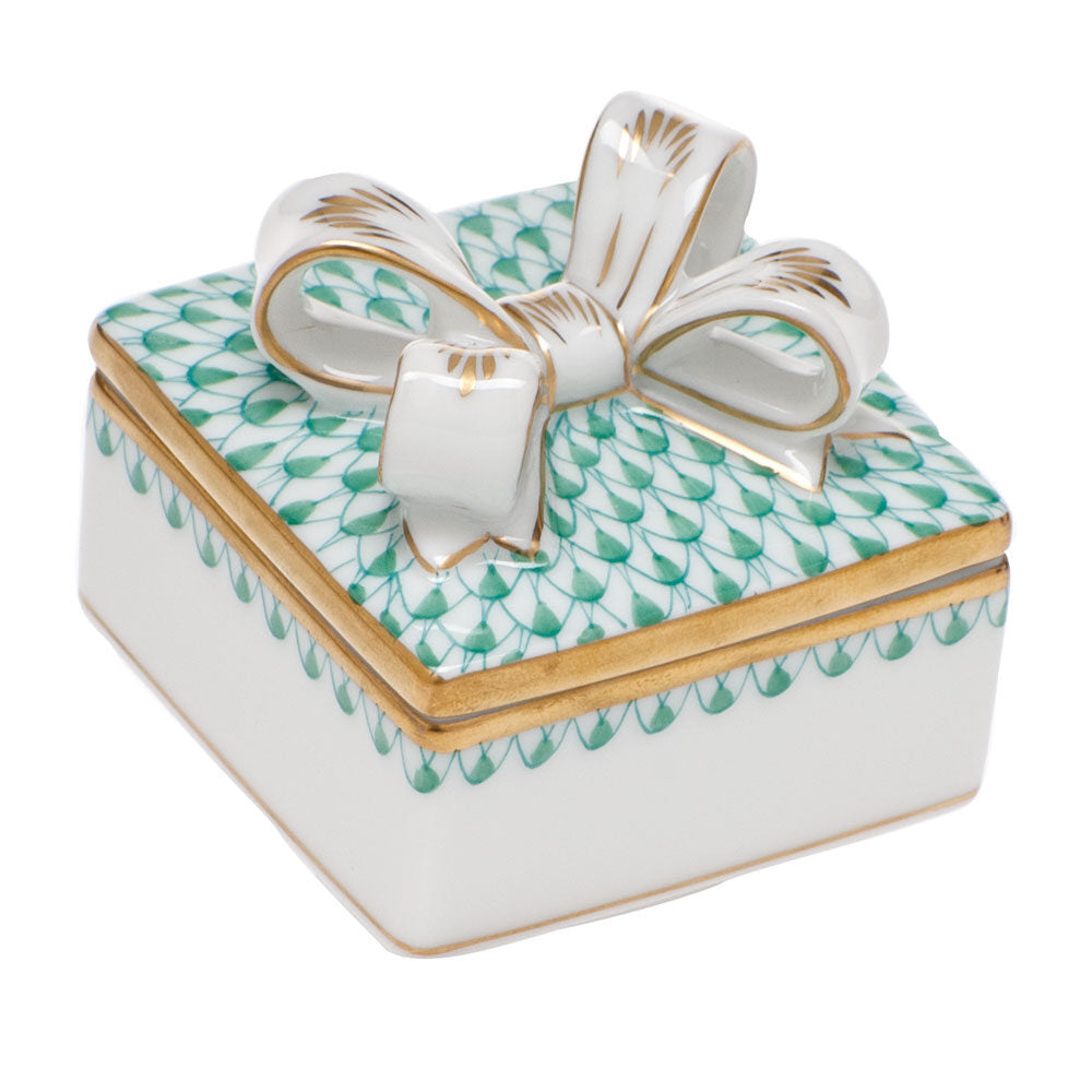 Green fishnet Box with Bow figurine, hand-painted Herend porcelain with 24k gold accents