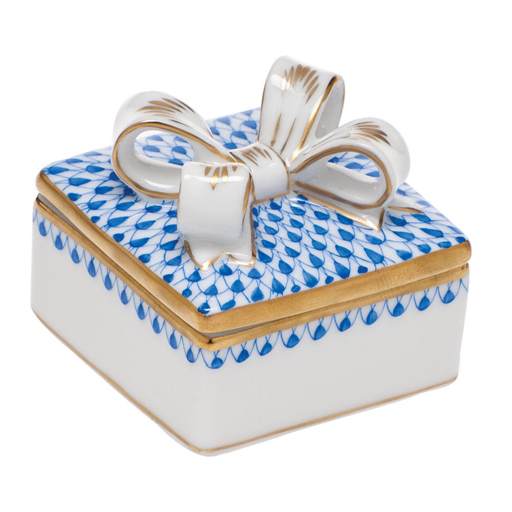 Hand-painted Herend Box with Bow in Sapphire fishnet porcelain on a white background