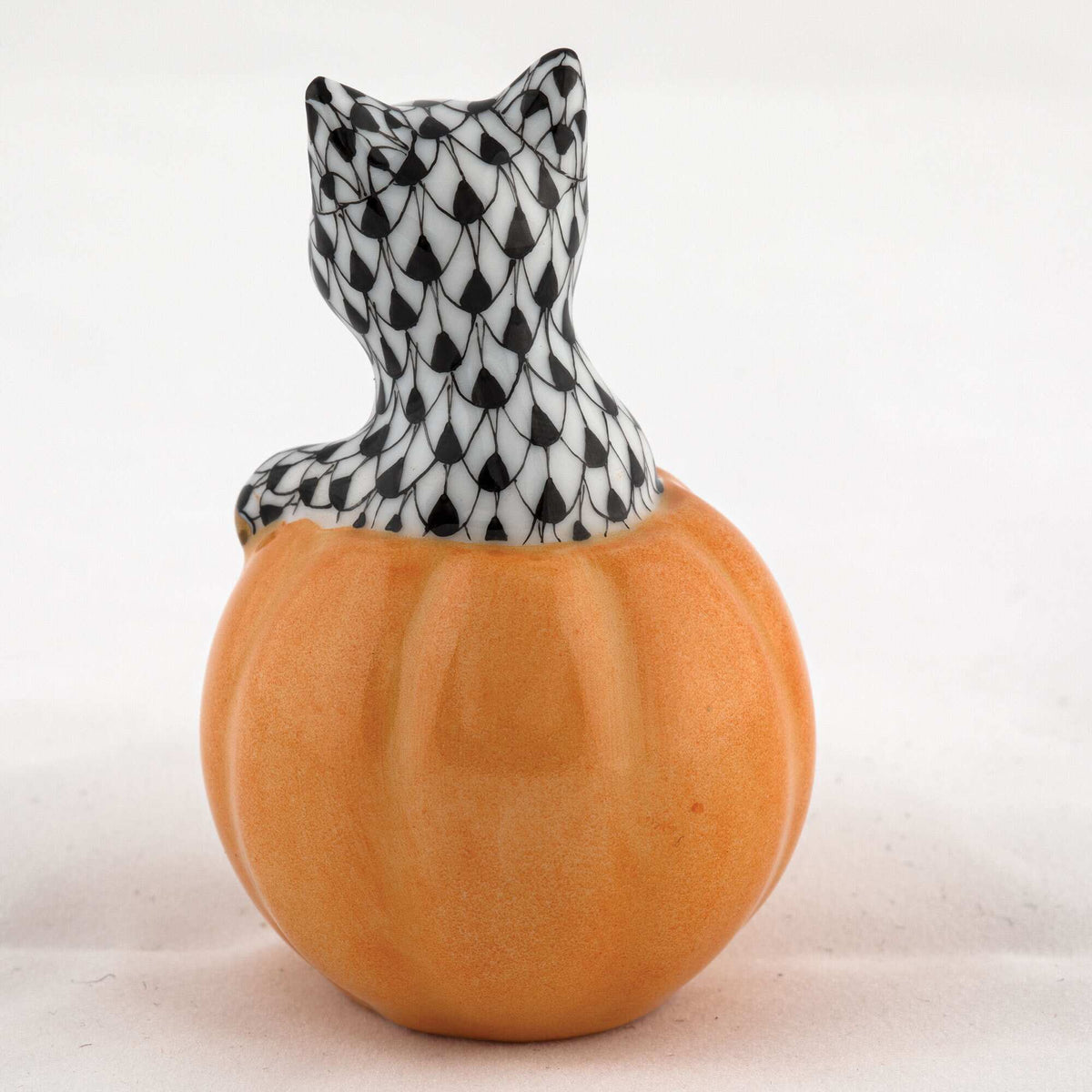 Herend Jack O Lantern Kitty Figurine – Black, alternate view
