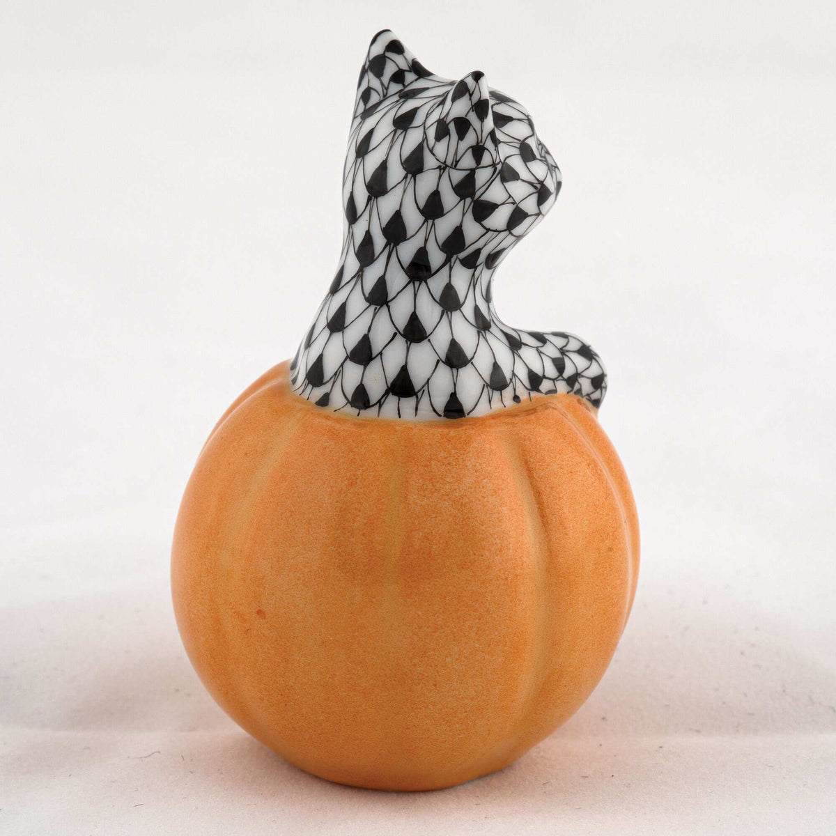 Herend Jack O Lantern Kitty Figurine – Black, alternate view