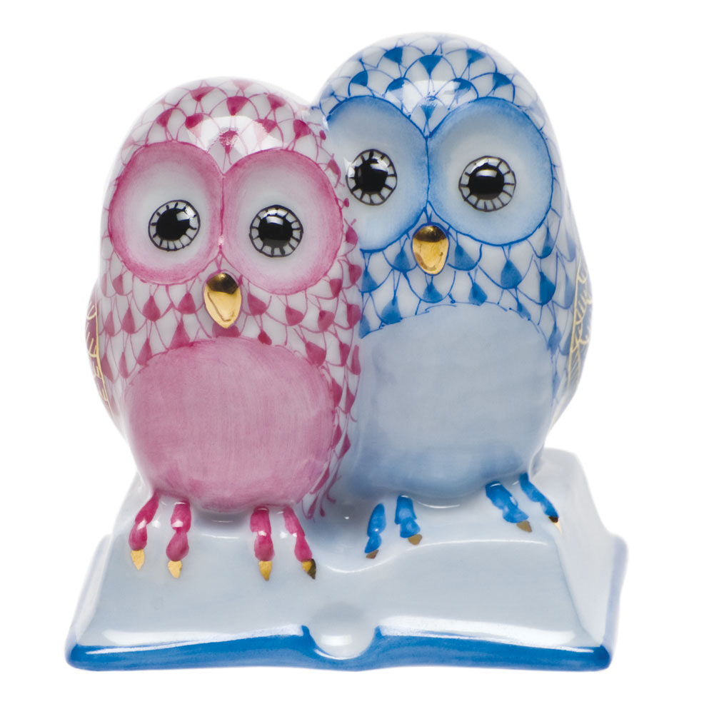 Herend Pair of Owls on Book Figurine porcelain figurine painted in the Blue-Raspberry fishnet pattern