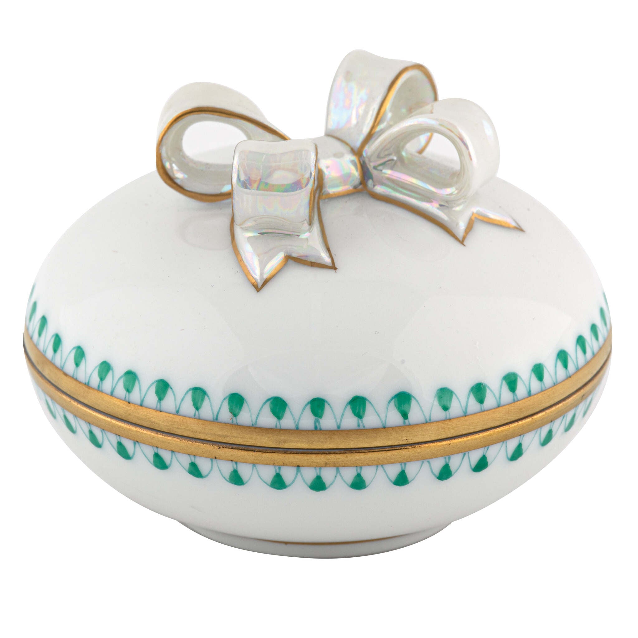 Herend Round Box with Bow porcelain figurine painted in the Green fishnet pattern