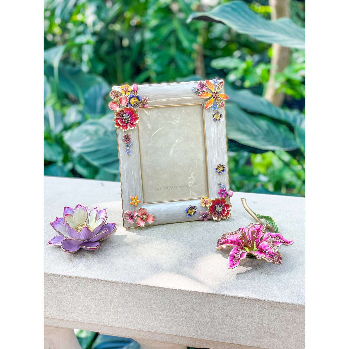 Jay Strongwater Ainsley Flower Bouquet 5"x7" Frame - Flora, alternate view