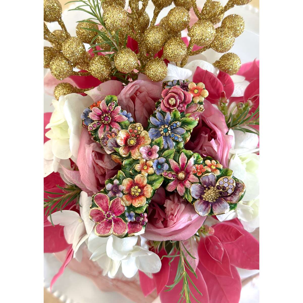 Jay Strongwater Daisy Floral Kisses Figurine, alternate view