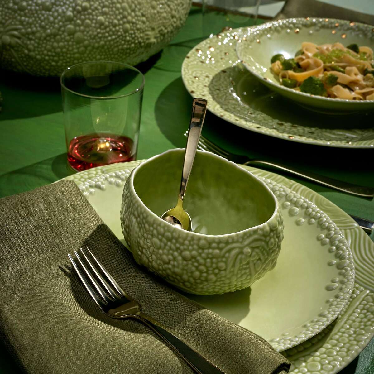 L'Objet Linen Sateen Napkins - Olive (Set of 4), alternate view