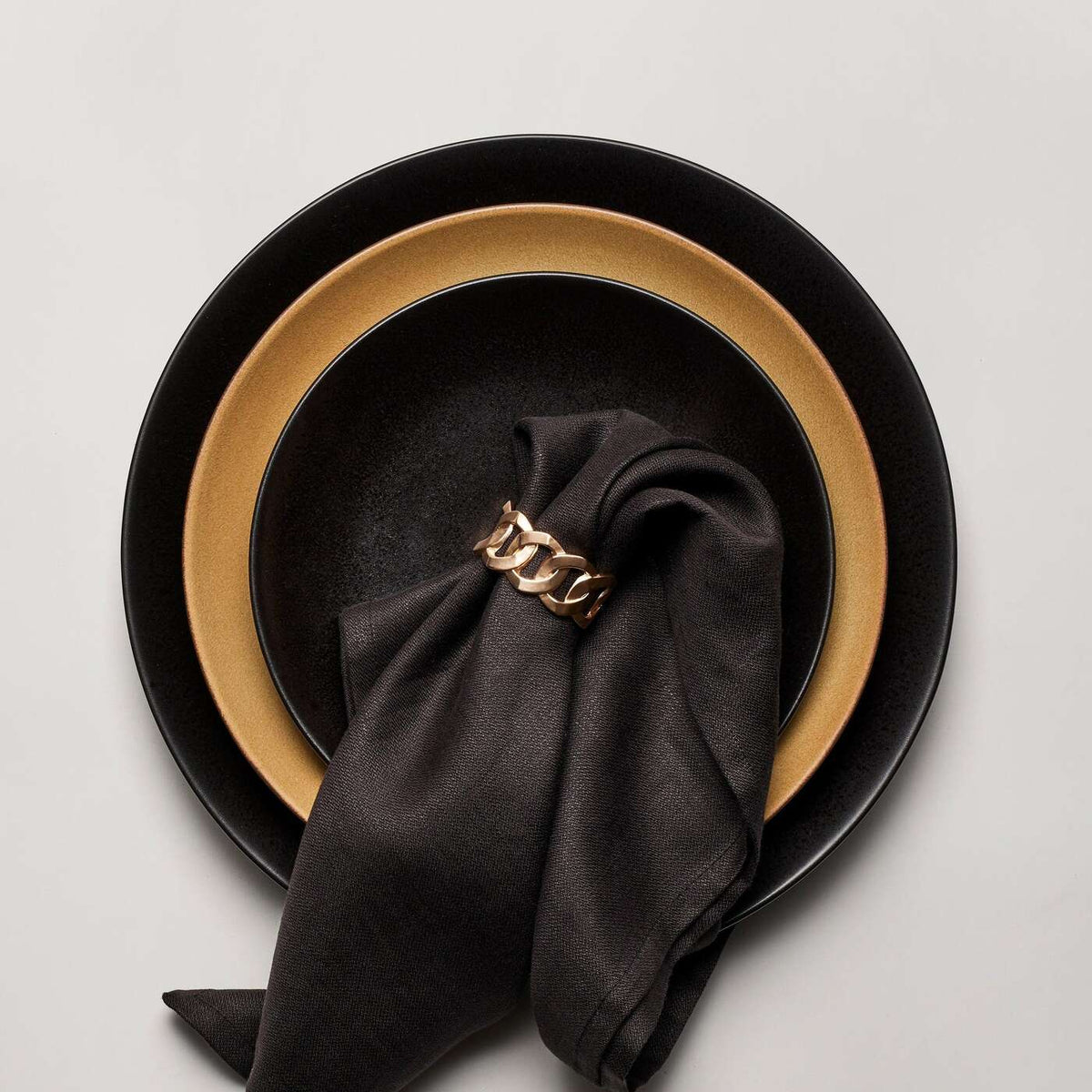 L'Objet Linen Sateen Napkins Set of 4 – Black, alternate view