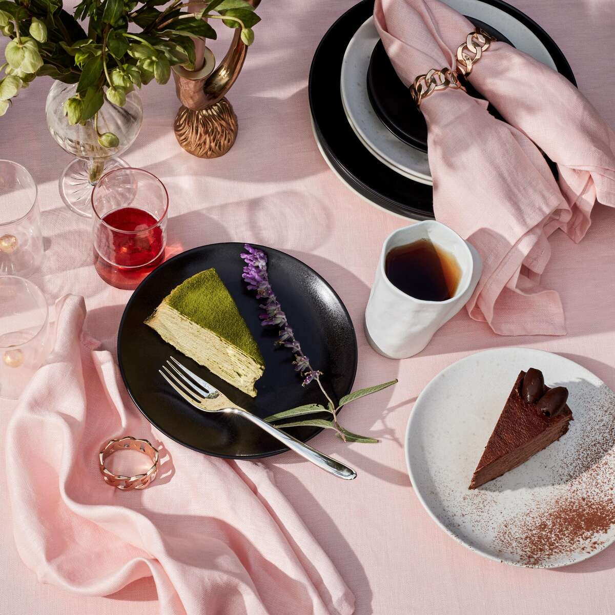 L'Objet Linen Sateen Napkins Set of 4 – Pink, alternate view