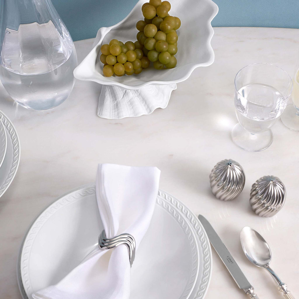 L'Objet Neptune Charger – White, alternate view