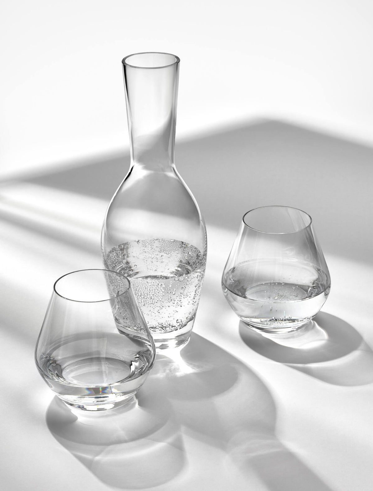 Moser Oeno Carafe 1000 ml in a styled setting