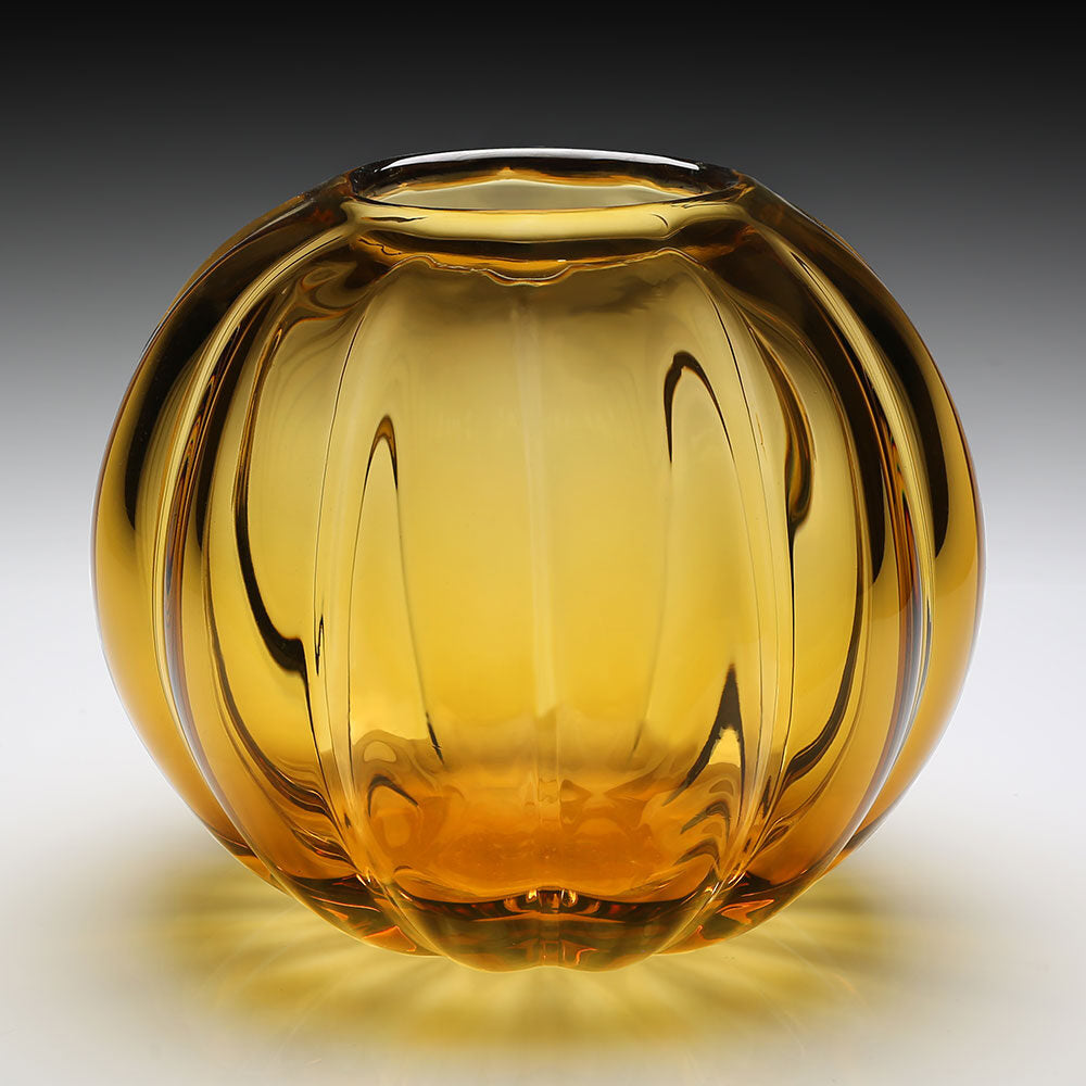 William Yeoward Amalfi Pumpkin Vase Amber in Amber, handmade crystal, detail view