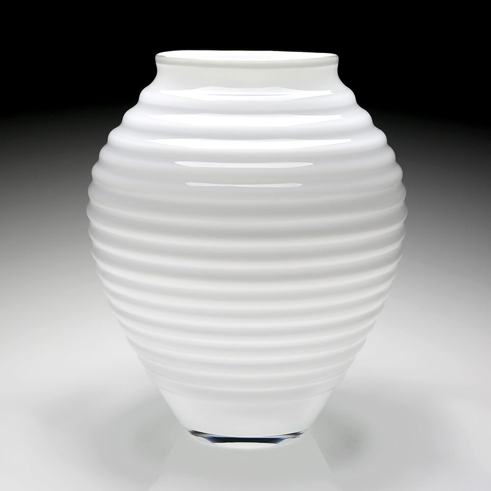 William Yeoward Ariadne Vase 11" / 28cm in White, handmade crystal, detail view