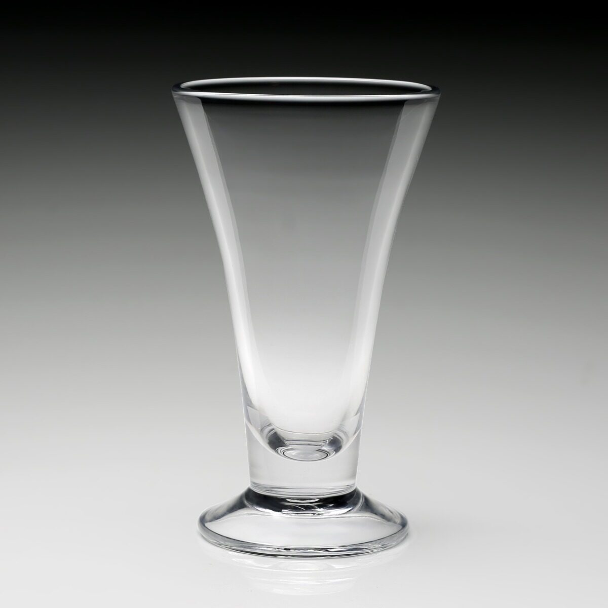 William Yeoward Classic Flower Vase 7" / 180mm, handmade crystal, detail view
