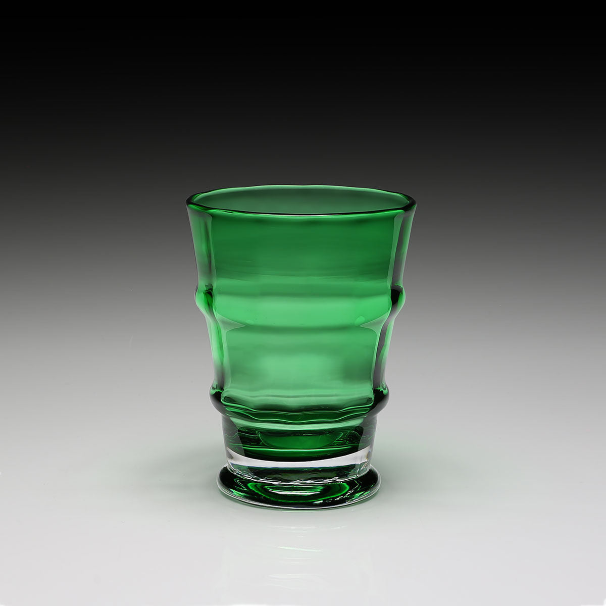 William Yeoward Cotswold Vase 6¾" / 170mm Apple Green in Apple Green, handmade crystal, detail view