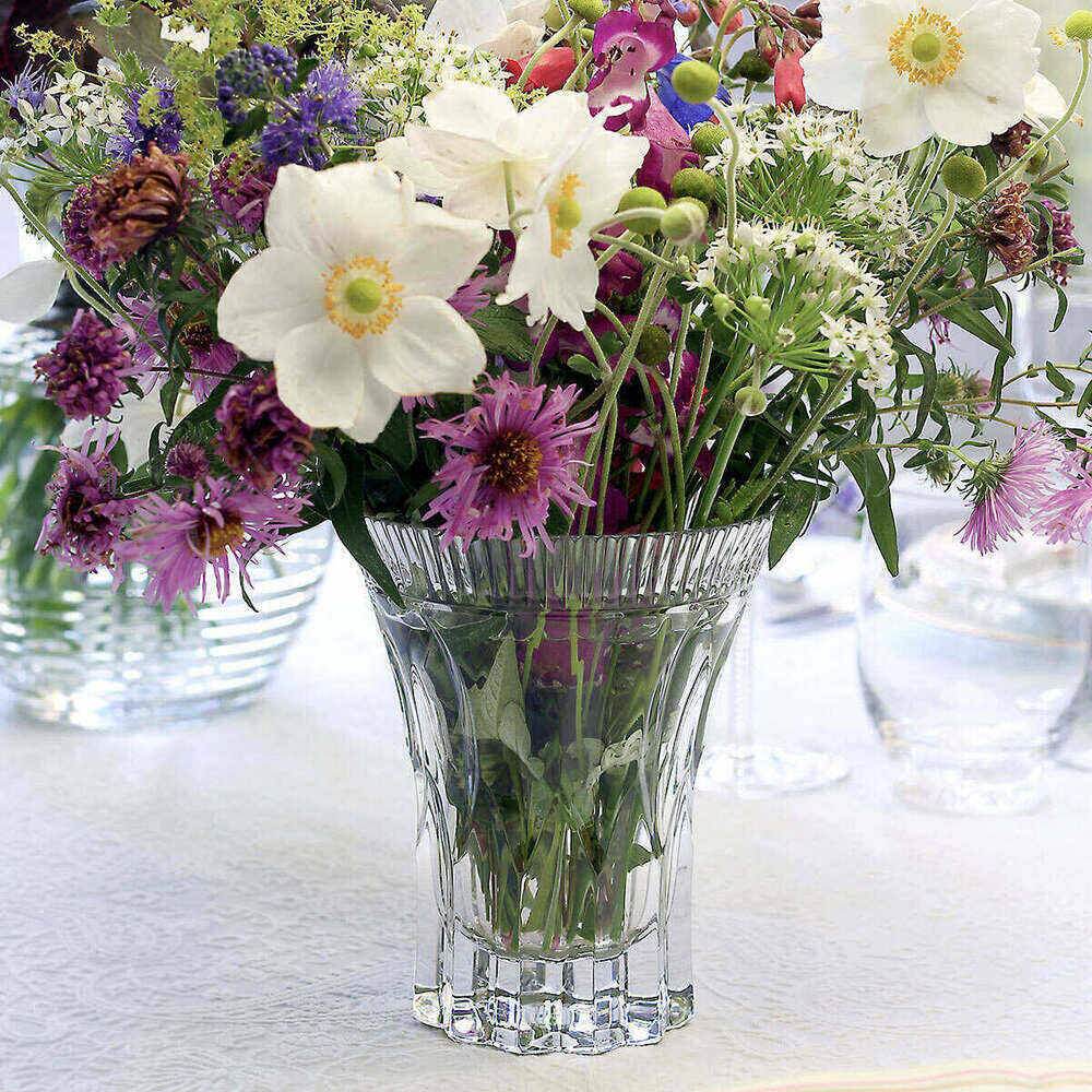 William Yeoward Cristina Flower Vase 6" / 151mm, handmade crystal, detail view