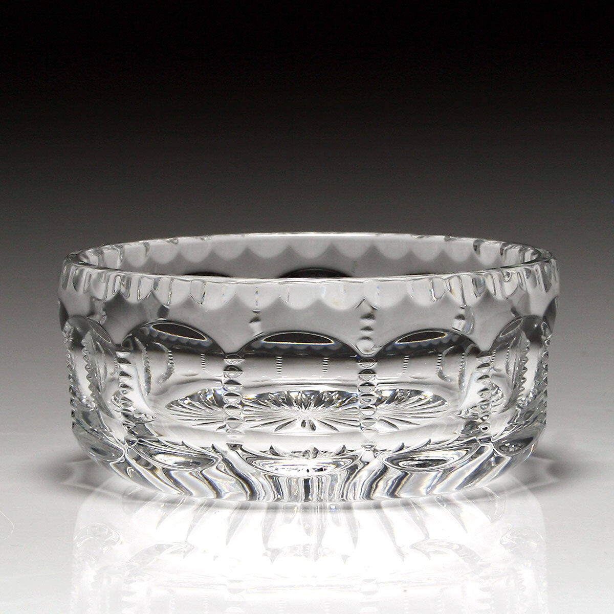 William Yeoward Inez Nut/Olive Dish 3¾" / 95mm, handmade crystal, detail view