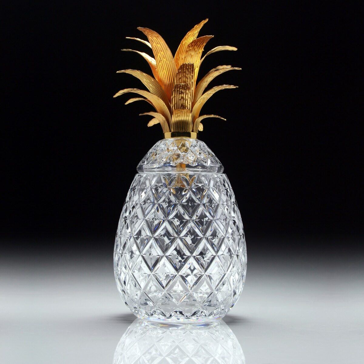William Yeoward Isadora Pineapple Centrepiece 11" Gold - Limited Edition, handmade crystal, detail view