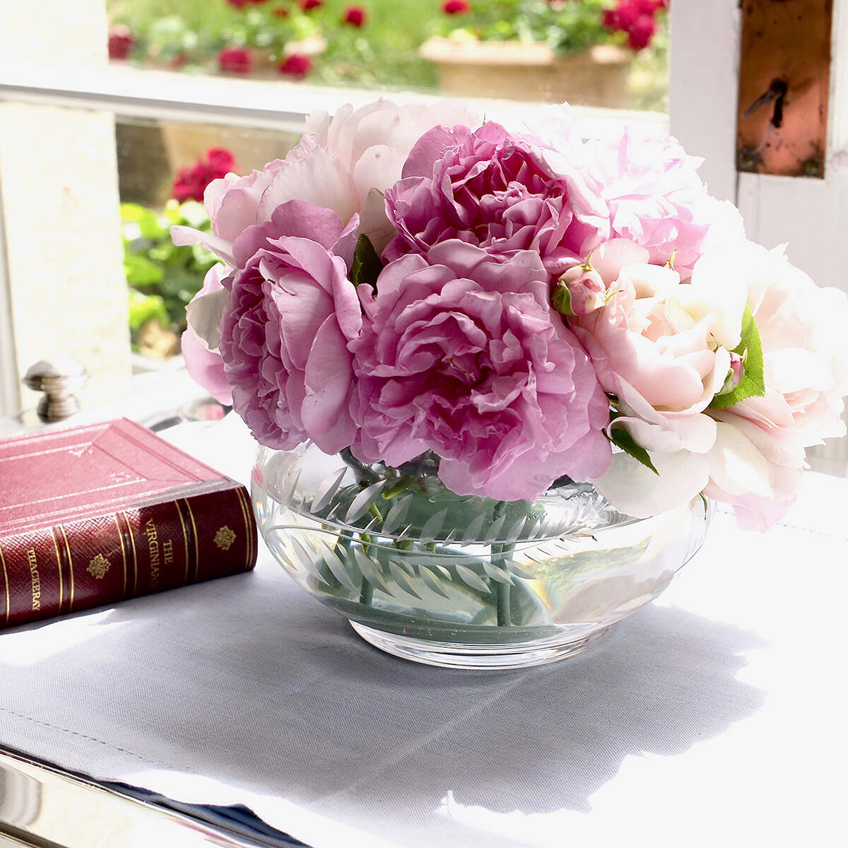 William Yeoward Jasmine Rose Bowl and Wire 7½" / 191mm, handmade crystal, detail view