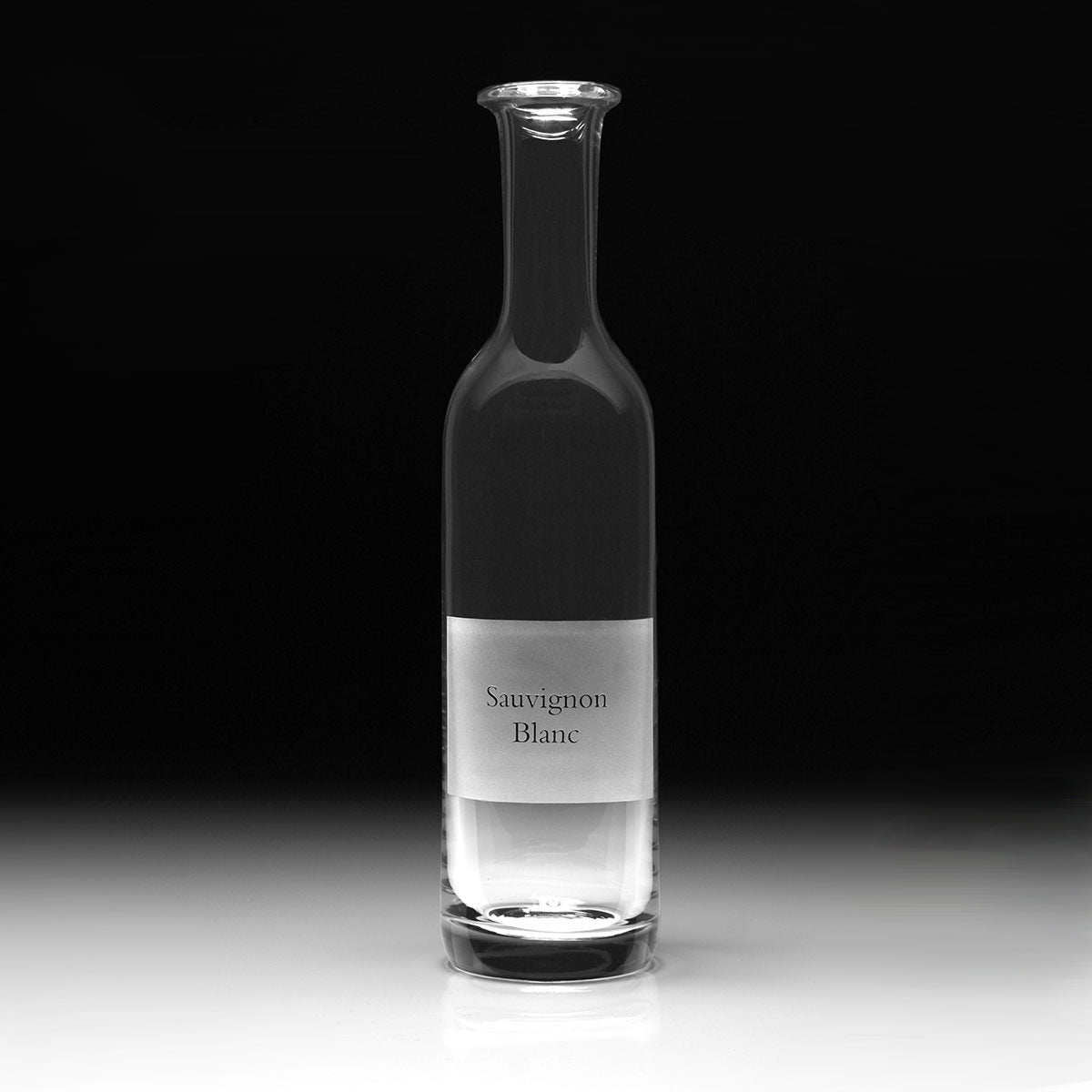 William Yeoward Labelled Wine Carafe 'Sauvignon Blanc', handmade crystal, detail view