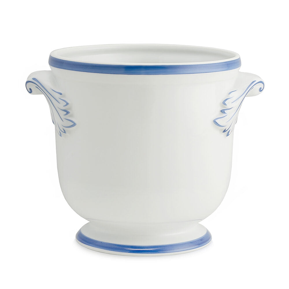William Yeoward Mara Cachepot Ocean Blue 6¼" / 157mm in Ocean Blue, handmade crystal, on a white background