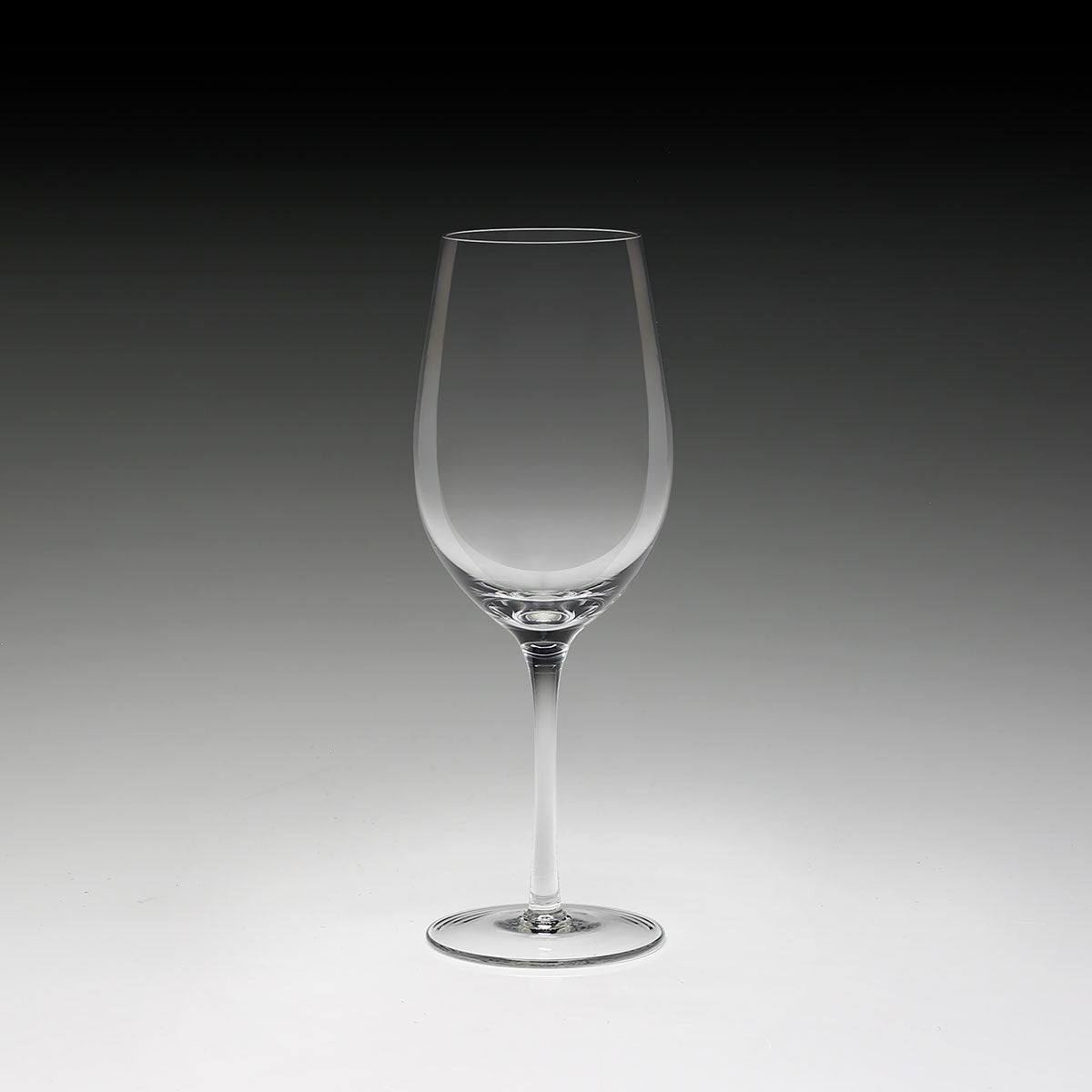 William Yeoward Olympia White Wine, handmade crystal, detail view