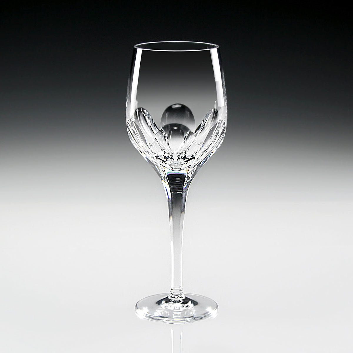 William Yeoward Penelope Bordeaux, handmade crystal, detail view