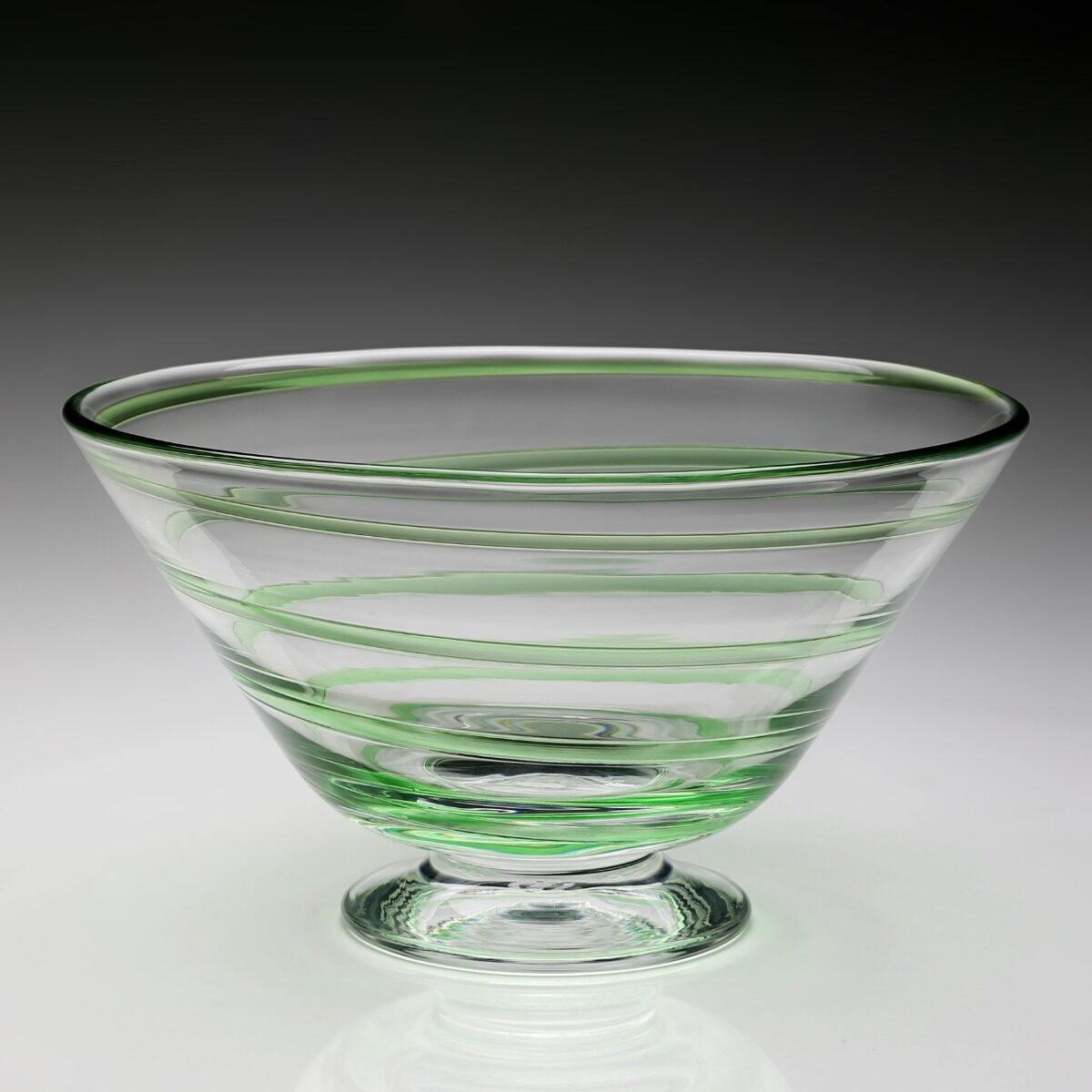 William Yeoward Siena Bowl Green in Green, handmade crystal, detail view