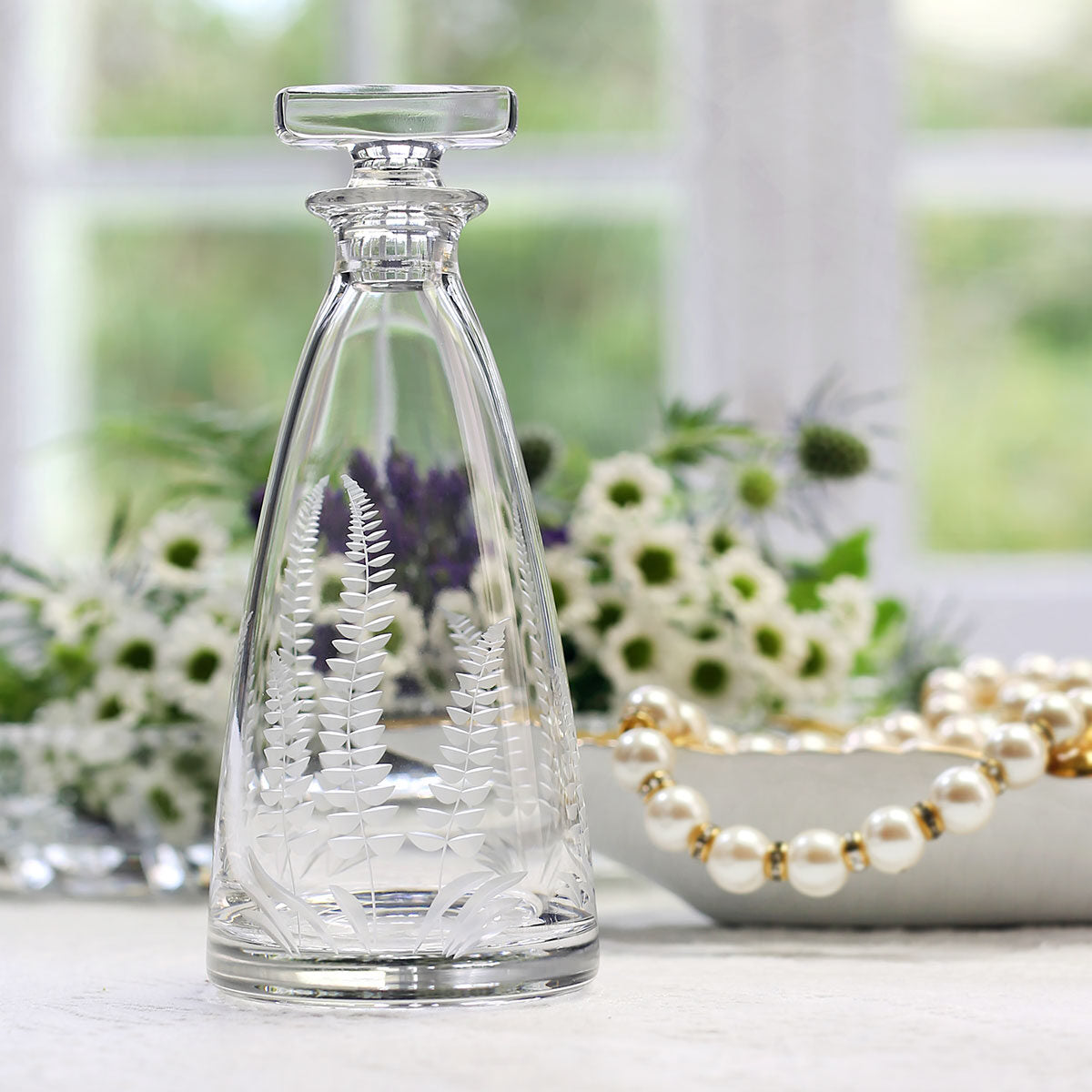 William Yeoward Veronica Scent Bottle Conical, handmade crystal, detail view